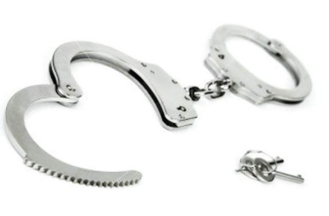 Trei persoane, retinute dupa ce ar fi jefuit un francez si ar fi rapit o prostituata