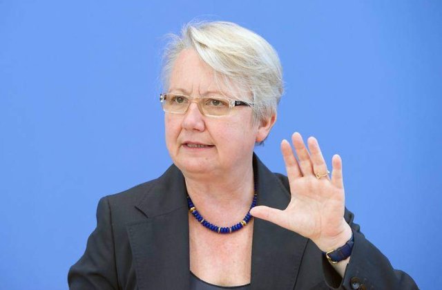 Ministrul german al Educatiei demisioneaza in urma acuzatiilor de plagiat