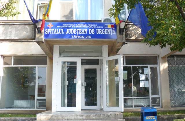 Incident neobișnuit &icirc;n Gorj. Un copil de trei ani și-a călcat mama cu mașina