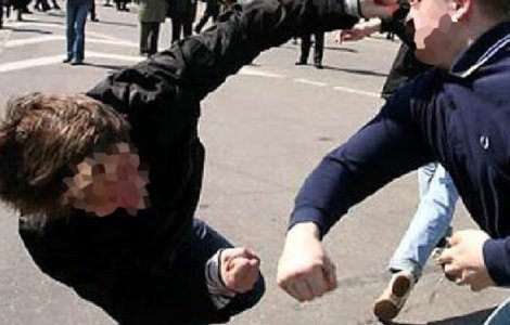 Canadian bătut de interlopi la Turda, după ce a încercat să apere un copil