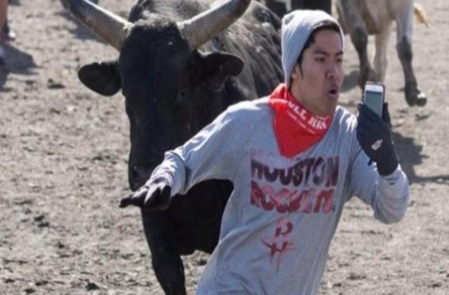 Viața în era social media: 10 imagini care definesc perfect lumea în care trăim