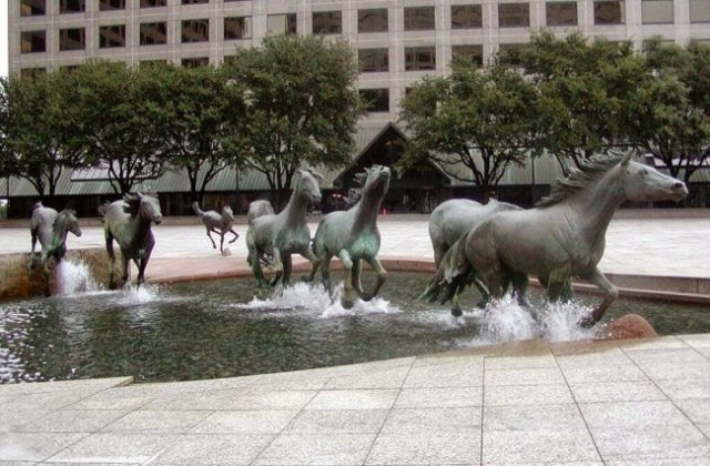 FOTO 15 sculpturi uimitoare care dau impresia că sunt c&acirc;t se poate de reale