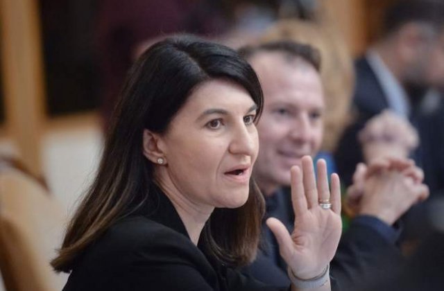 Ministrul Muncii: &bdquo;Salariile sunt foarte bune la stat. Unii stau pe Facebook &icirc;n loc să muncească&rdquo;
