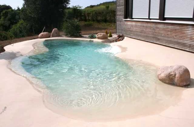 Cum să &icirc;ți aduci marea &icirc;n curte: Aceste piscine te fac să te simți ca &icirc;n vacanță