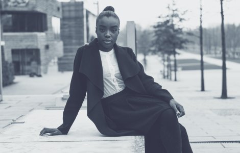 Cum poți purta un sacou oversized: idei cool de ținute