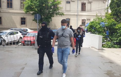 DIICOT a destructurat o rețea de plasatori de valută falsă. Au pus în circulație zeci de mii de euro falși