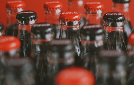 VIDEO Ce se întâmplă dacă pui bicarbonat de sodiu în Cola