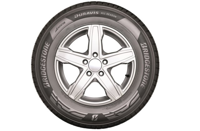 Bridgestone lansează prima sa anvelopă all-season pentru autoutilitare, DURAVIS All Season