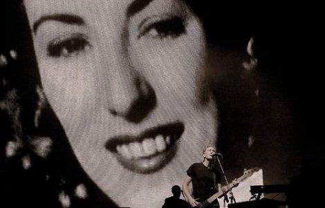 Vera Lynn: La 92 de ani este cea mai longeviva cantareata intrata in topuri