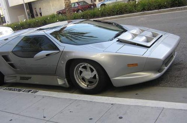 Un autoturism de lux in valoare de 170.000 de euro a luat foc pe autostrada