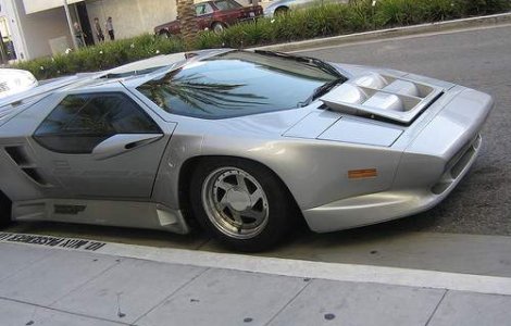 Un autoturism de lux in valoare de 170.000 de euro a luat foc pe autostrada