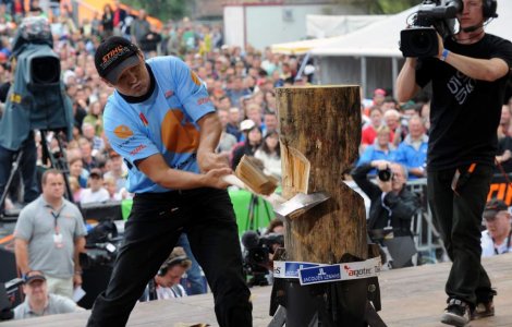 Cel mai bun taietor de lemne din lume