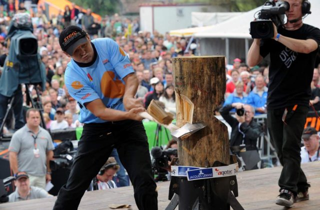 Cel mai bun taietor de lemne din lume