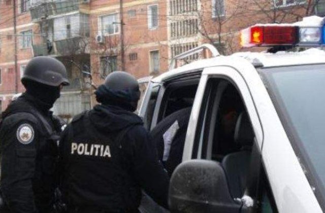 Perchezitii in Arges si Dambovita, la persoane suspectate de furt de produse petroliere