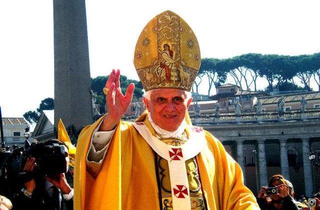 Papa Benedict XVI-lea renunta la pontificat