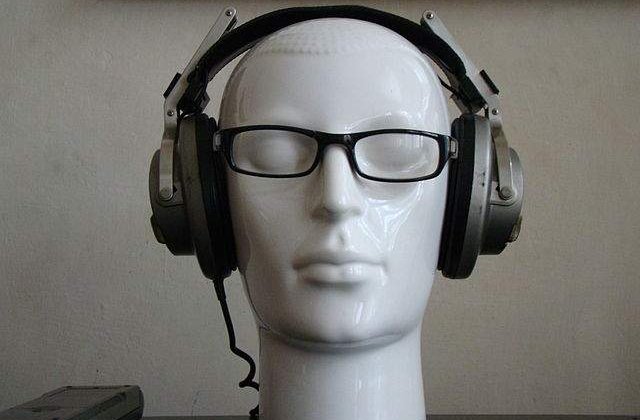 UE ne intra in urechi si ne da muzica mai incet!