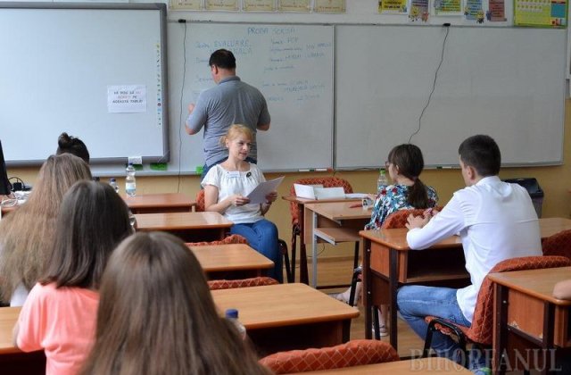 Peste 170.000 de elevi susțin astăzi Evaluarea Națională la Limba română. Cum se desfășoară