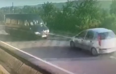 Imagini incredibile cu accidentul rutier din Vrancea. Printre cei 11 răniți se află și un copil