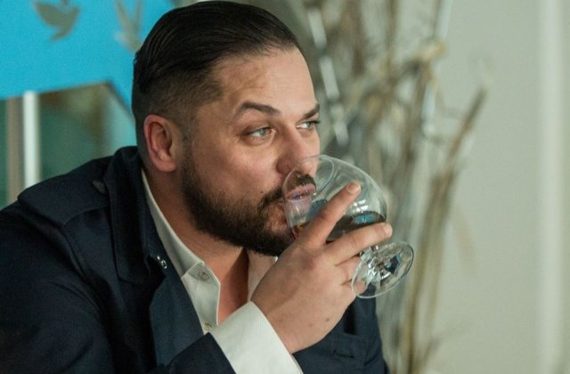 VIDEO Augustin Viziru a devenit tată pentru prima oară. Actorul a publicat imagini cu fetița lui