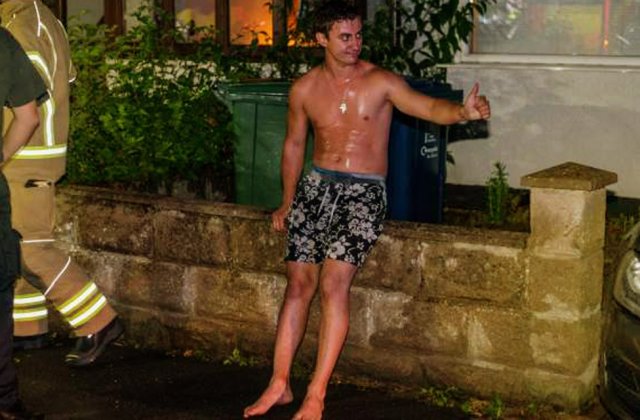 Un român, erou în Marea Britanie: și-a scos vecinul dintr-o casă cuprinsă de flăcări