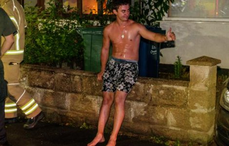 Un român, erou în Marea Britanie: și-a scos vecinul dintr-o casă în flăcări