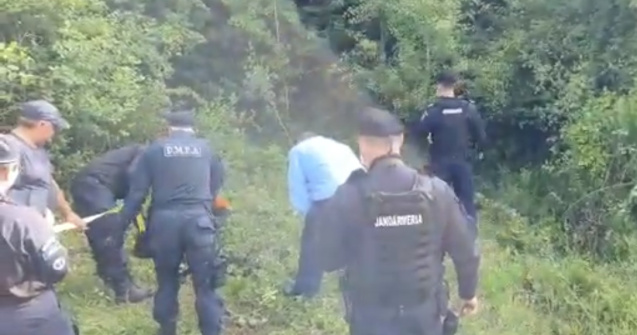 VIDEO Un pui de urs a fost salvat dintr-o fântână adâncă de 30 de metri