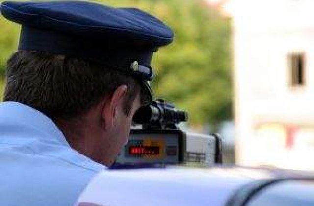 Veniturile generalilor si chestorilor generali de Politie cresc prin amendamentele la Legea unica