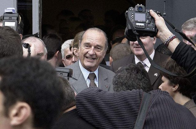 Chirac nu se vrea cu tigara in gura pe coperta &#39;Memoriilor&#39;