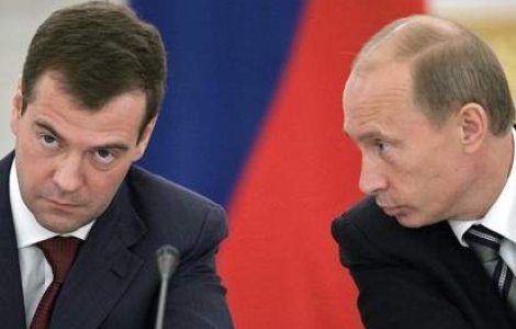 Medvedev si Putin castiga anual mai putin decat managerii de companii