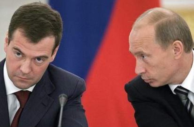 Medvedev si Putin castiga anual mai putin decat managerii de companii