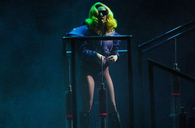 Lady Gaga este bolnava! Turneul ei "sufera" alaturi de ea