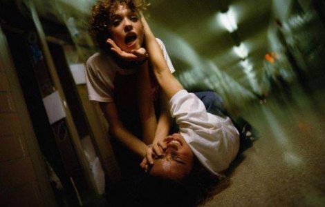 Bataie cu pumni intre doua eleve, in timpul simularilor de BAC