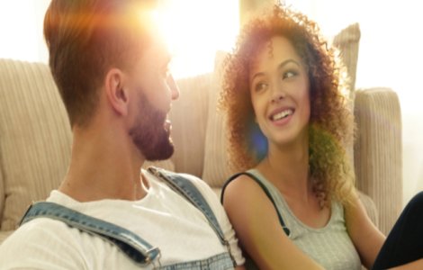  Top  5 situații în care este OK să minți într-o relație