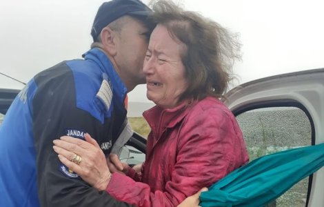 Un bărbat de 80 de ani s-a regăsit cu soția după ce a rătăcit 5 ore pe munte