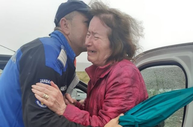 Un bărbat de 80 de ani s-a regăsit cu soția după ce a rătăcit 5 ore pe munte