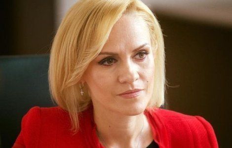 Teatrele rămân închise. Firea critică decizia: Nu sunt mai importante păcănelele