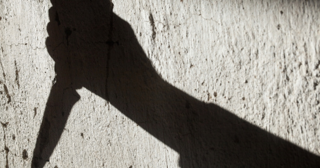 Un bărbat și-a ucis soția și fetița de un an, apoi s-a sinucis