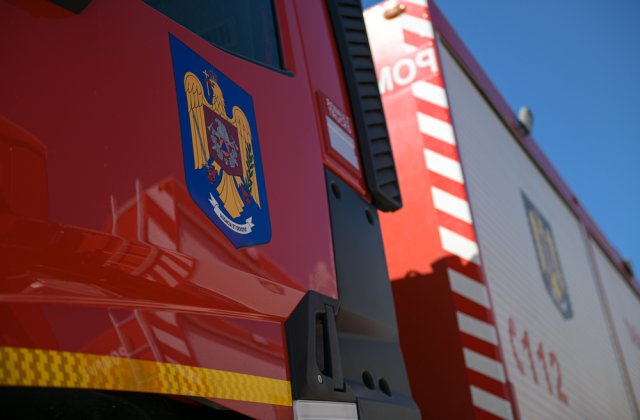 Un autocar cu 46 de pasageri a luat foc pe DN1, în Azuga. Persoanele s-au autoevacuat