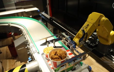 VIDEO Primul fast-food din lume în care clienții sunt serviți de roboți