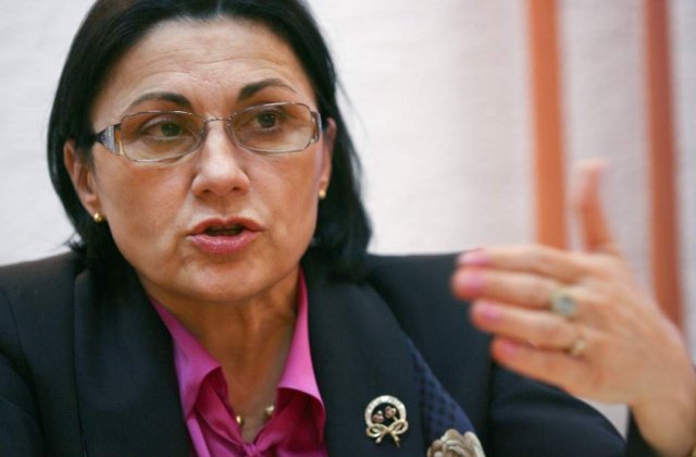 Boc: Daca Andronescu schimba directorii, pleaca!