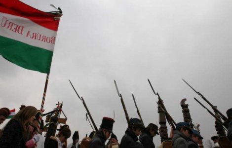 Ungurii fac o lista de cuvinte legate de autonomie, definite in maghiara si romana