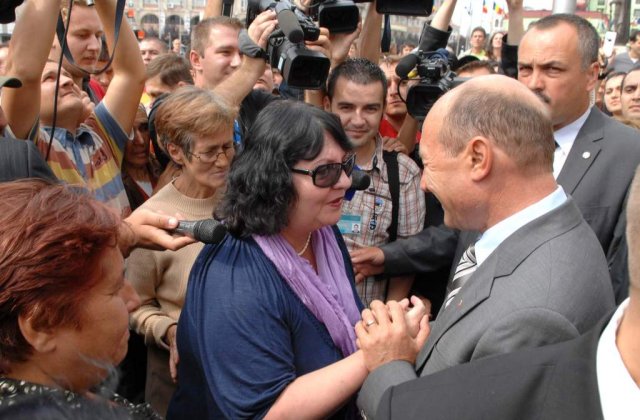 Basescu catre o pensionara: V-am mai dat doua procente la pensie acum, de la 1 octombrie