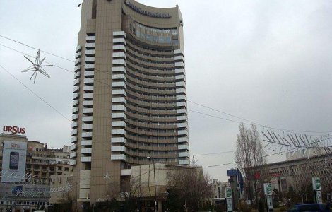 O femeie a cazut de la etajul 17 al hotelului Intercontinental