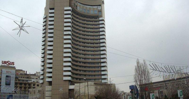 O femeie a cazut de la etajul 17 al hotelului Intercontinental