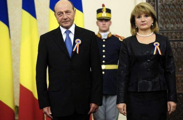 Basescu, intrebat ce i-a pregatit sotiei de Sf. Valentin: Eu sarbatoresc Dragobetele