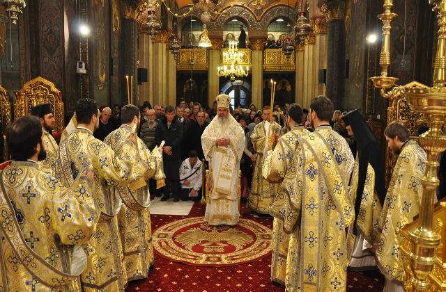 Increderea romanilor in Biserica Ortodoxa a scazut DRAMATIC