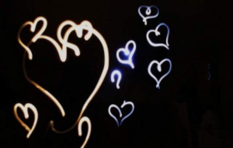 Ziua indragostitilor, sarbatorita de Valentine&#39;s Day de jumatate dintre romani