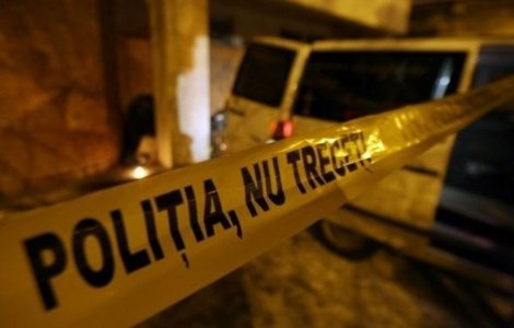Scandal cu săbii și topoare în Dolj. Un bărbat a fost ucis, iar alte două persoane au fost rănite