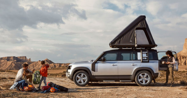 Land Rover Defender poate fi comandat și cu un cort de plafon