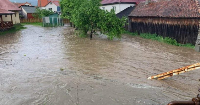 Iohannis, mesaj în contextul inundațiilor: ”Digurile nu mai sunt suficiente”